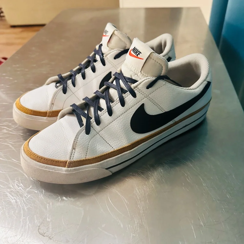 Used - Picture 3 of 4